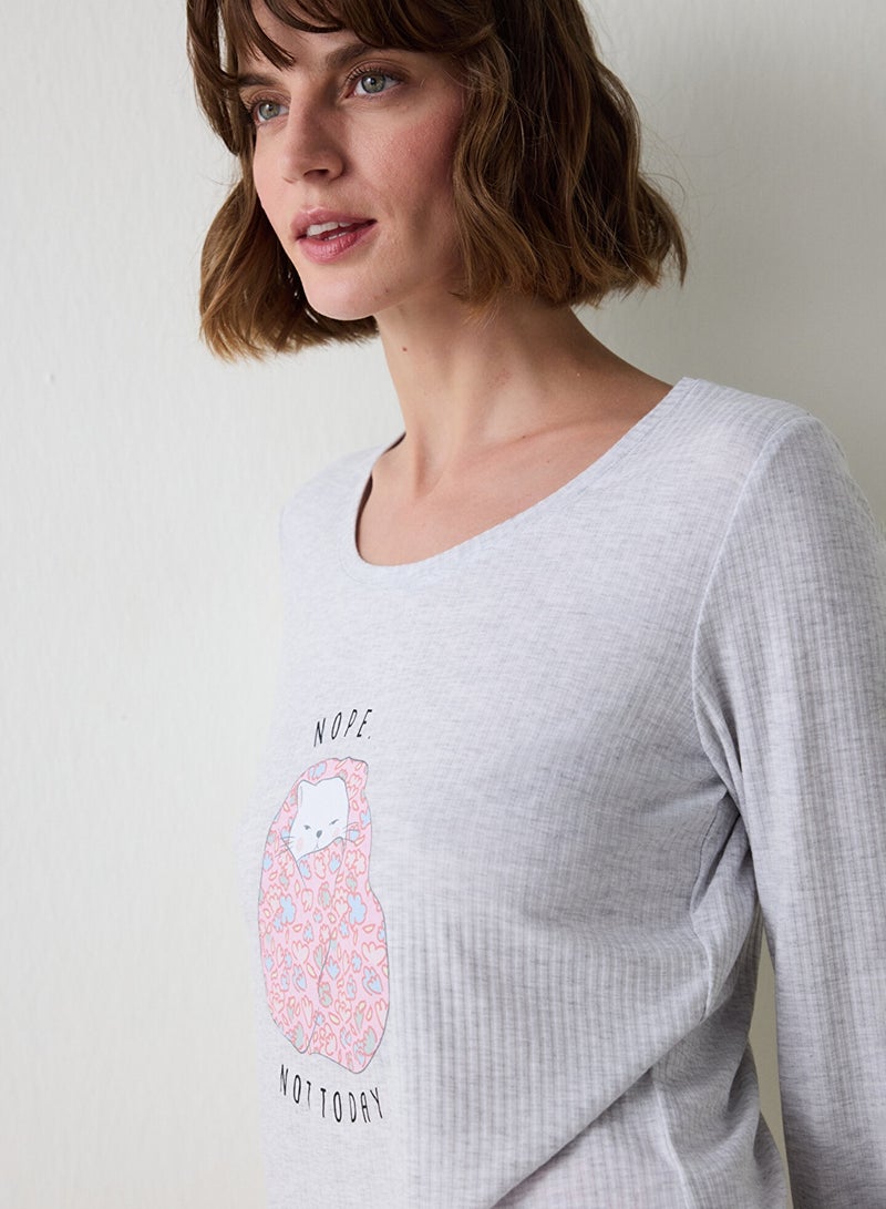 بنتي بلوزة بيجامة بأكمام طويلة ورقبة على شكل حرف  مطبوعة ليس اليوم - Image 2